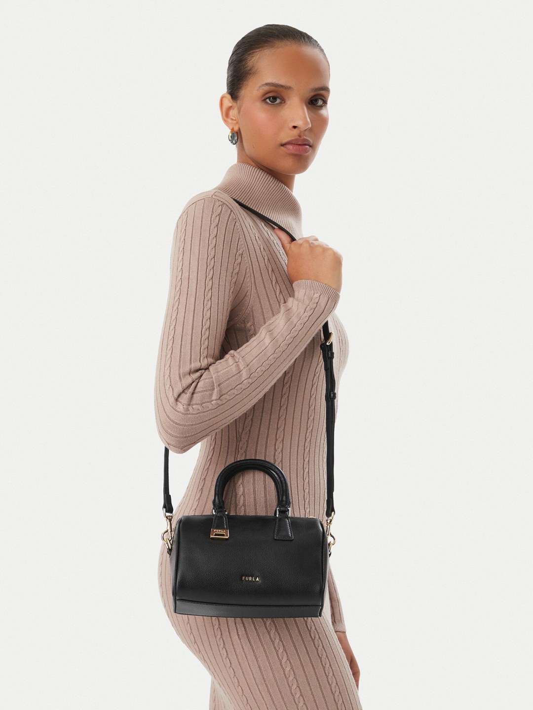 Kabelka Furla A Olivia Mini Boston WE00933 A 0023 O6000 Černá