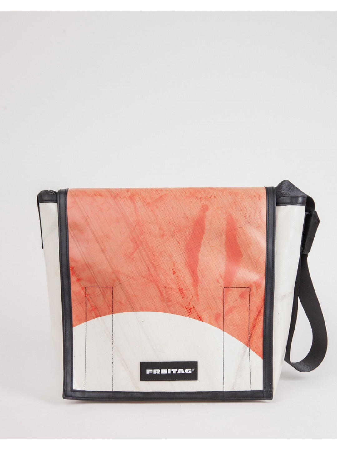 FREITAG F21 Nightclub