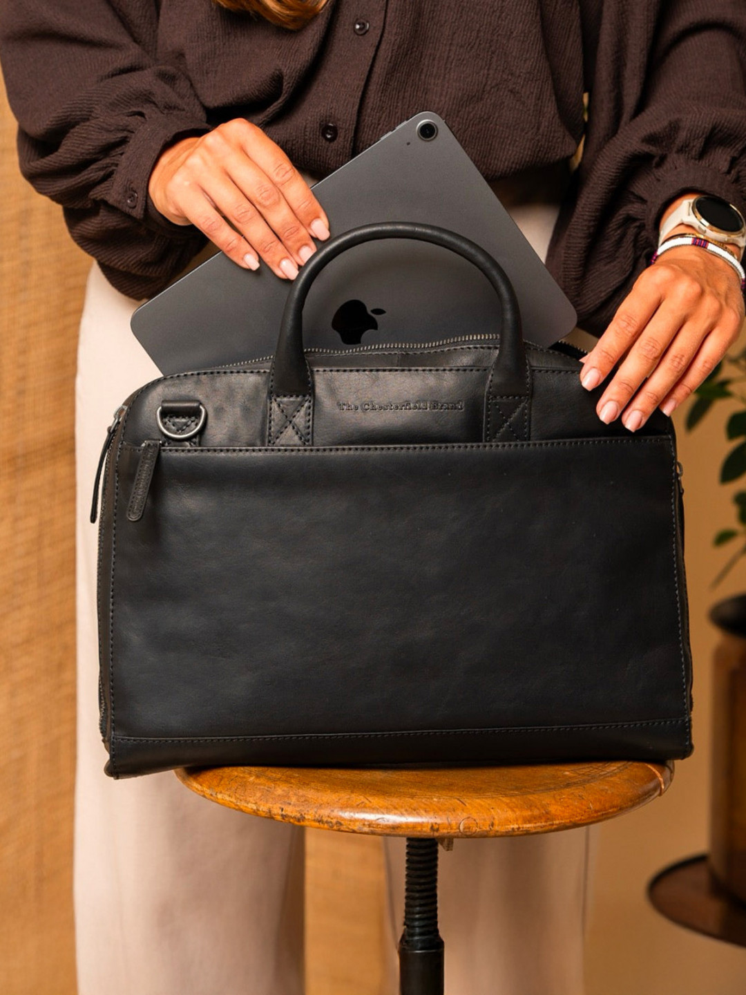 Kožená taška na notebook The Chesterfield Brand Tilbury – černá