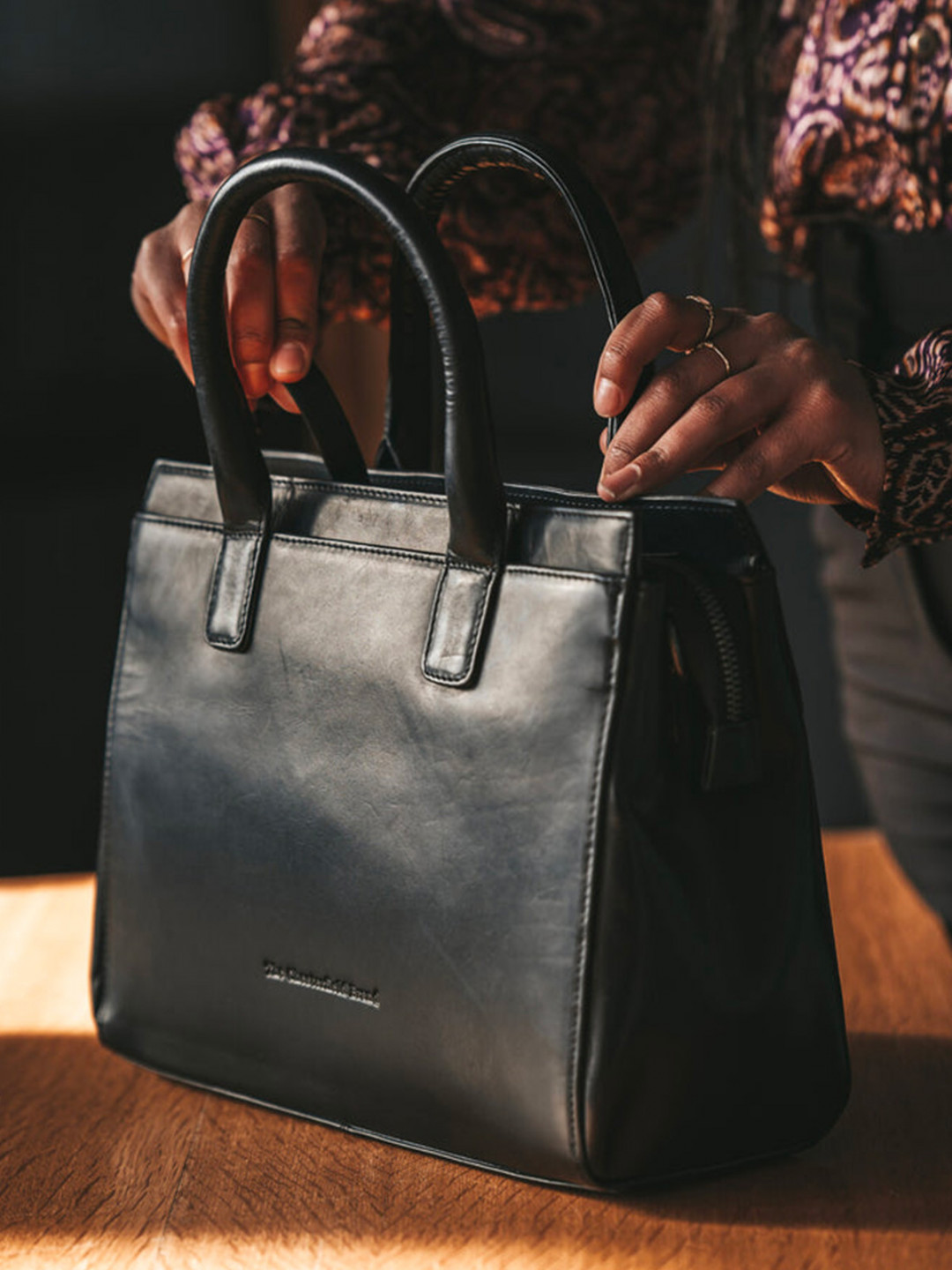 Dámská kožená kabelka na notebook The Chesterfield Brand Rivera – černá
