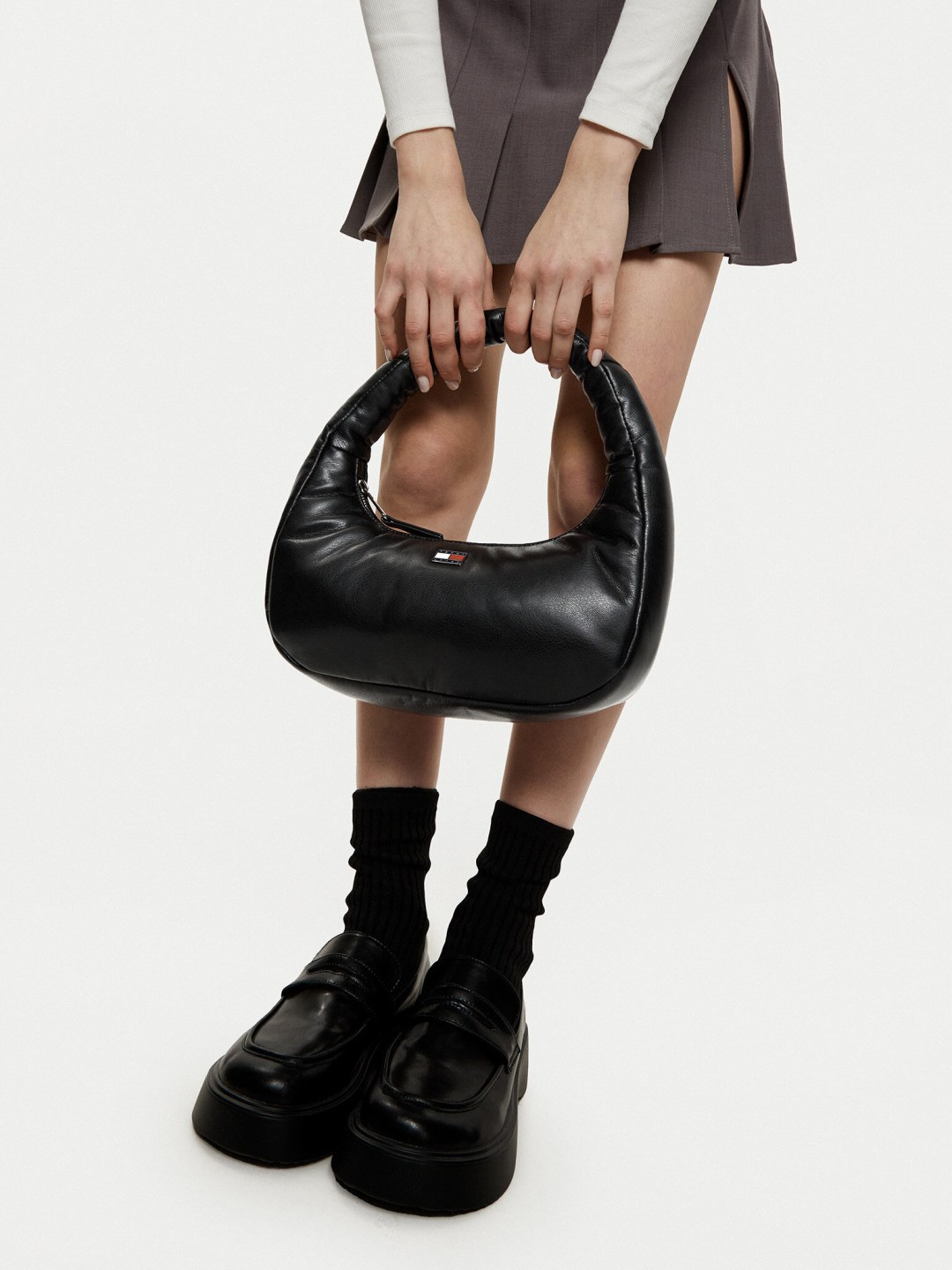 Kabelka Tommy Jeans Tjw Pillow Shoulder Bag AW0AW16977 Černá