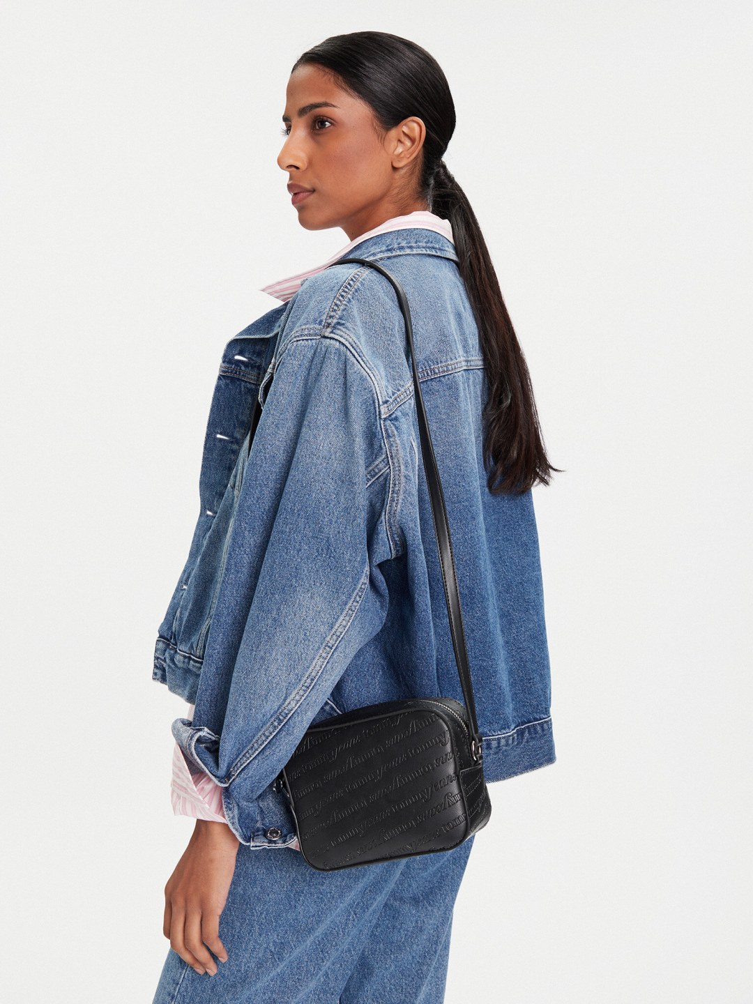 Kabelka Tommy Jeans Tjw Must Aop Camera Bag AW0AW17865 Černá