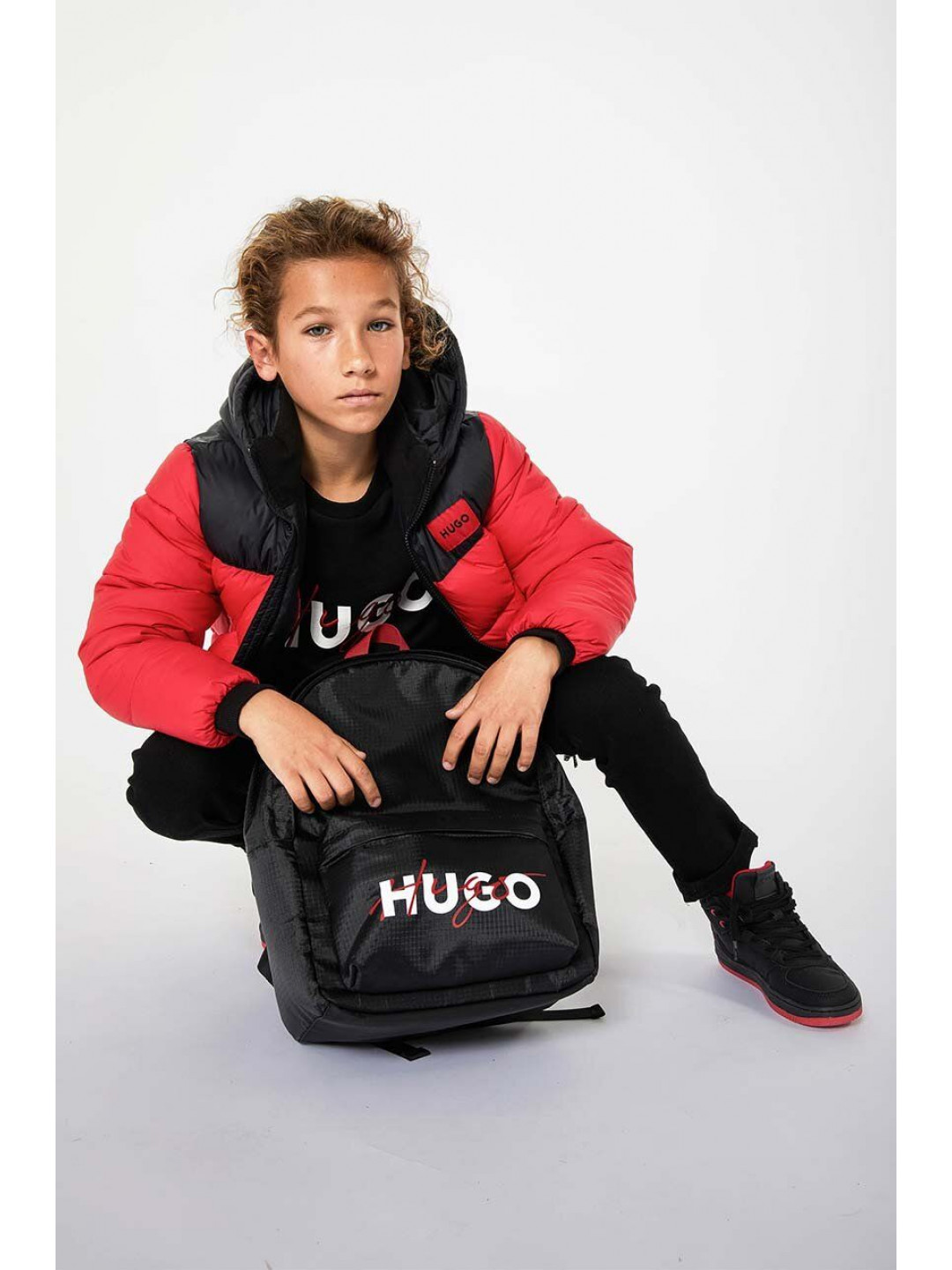 Dětský batoh HUGO černá barva velký s potiskem