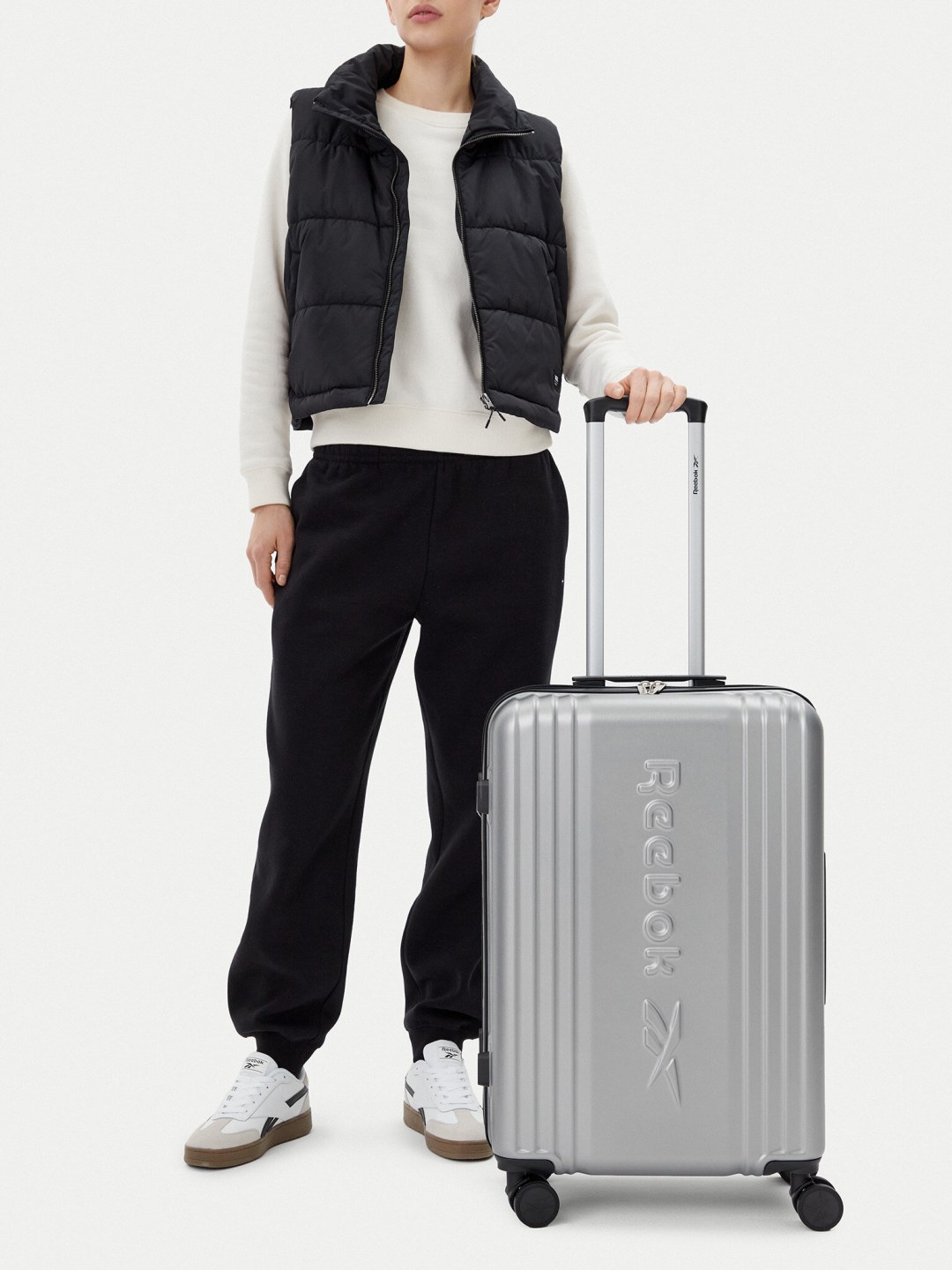 Střední kufr Reebok RBK-WAL-003-07-CCC-M Stříbrná
