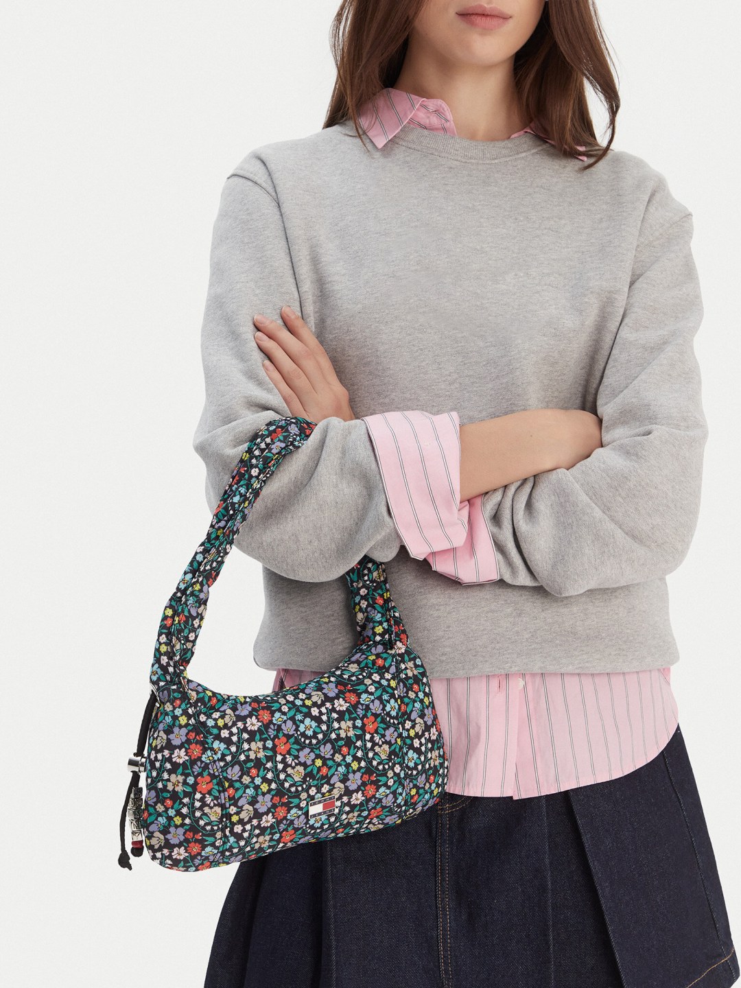 Kabelka Tommy Jeans Tjw Casual Floral Shoulder AW0AW18060 Barevná