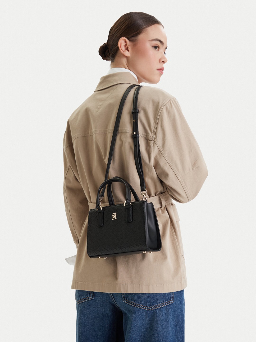 Kabelka Tommy Hilfiger Th Daily Mini Tote Mono AW0AW18416 Černá