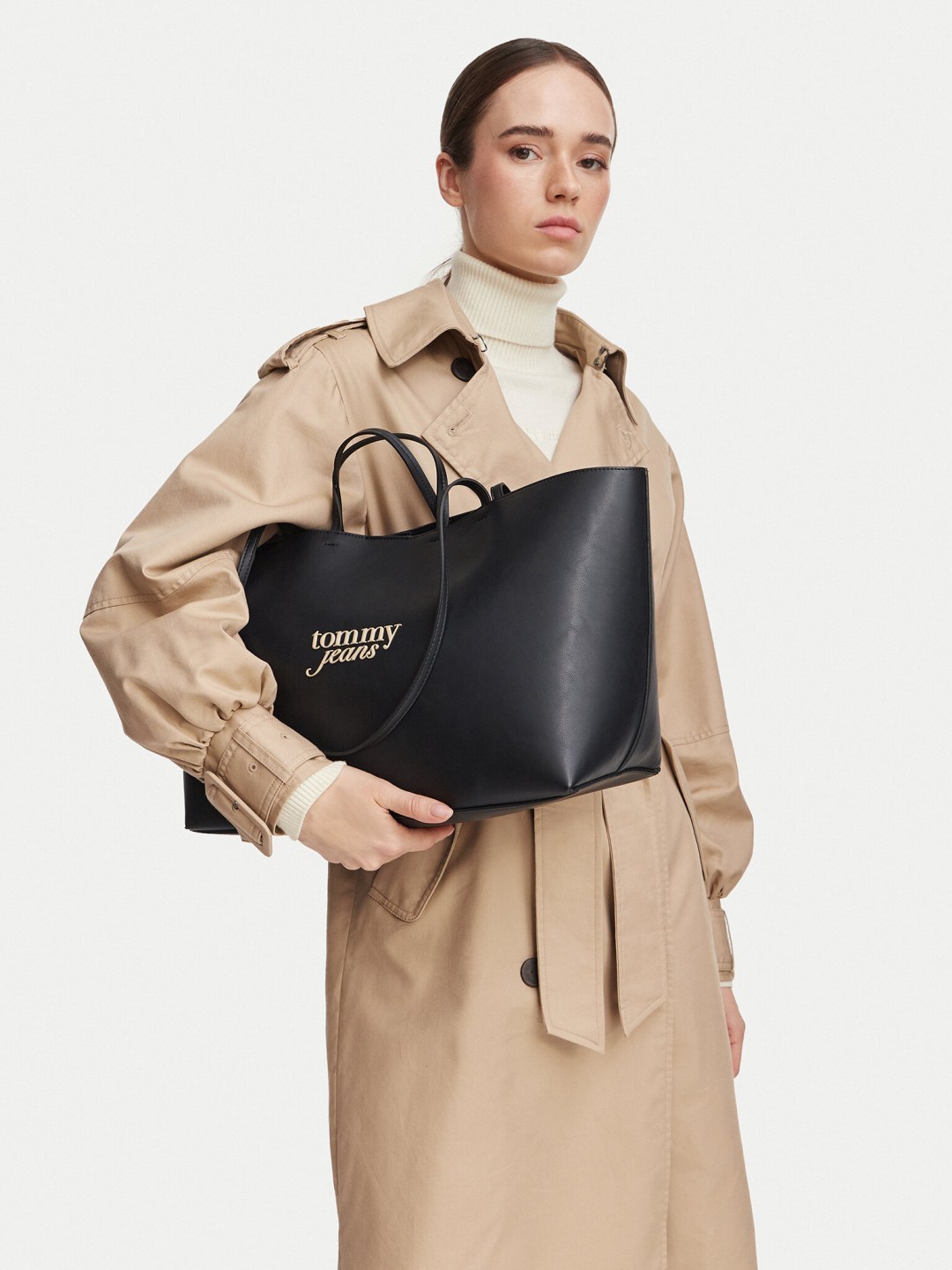 Kabelka Tommy Jeans Tjw Must Tote AW0AW19051 Černá