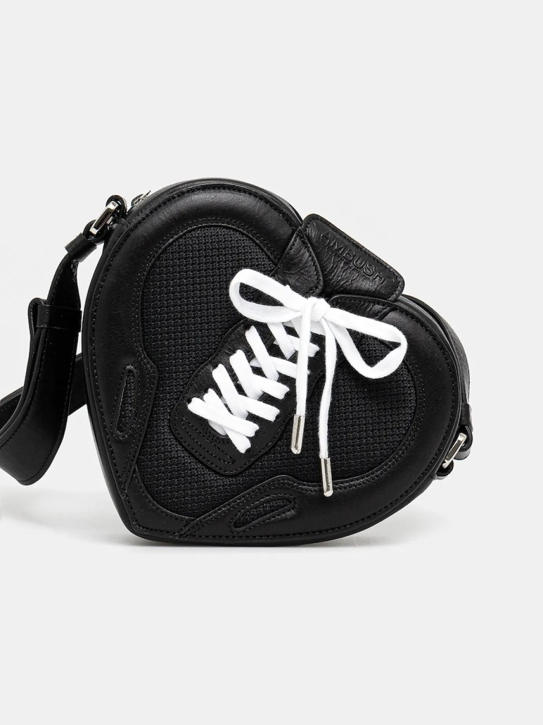 Ambush Kožená kabelka Strapped Heart Shoulder Bag